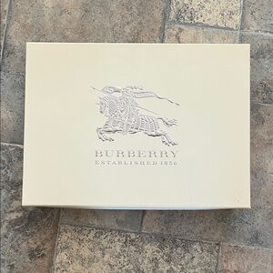 Vintage Burberry Ivory Gift Box Over size Gift/storage box